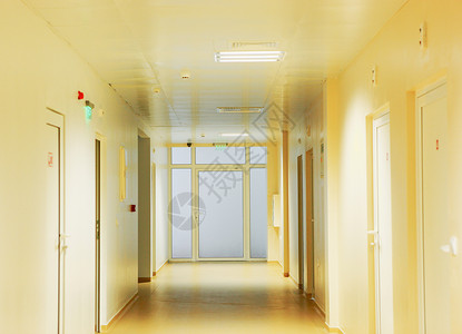 现代诊所的医院走廊建筑情况大厅房间入口白色病房门厅背景图片