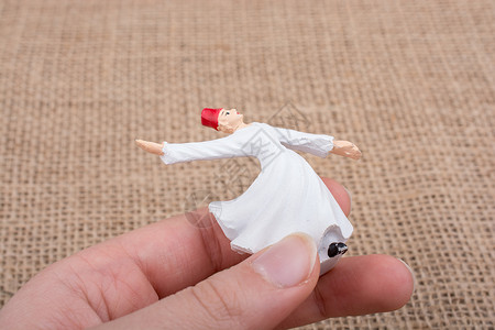 手拿着白色的苏菲苦行僧雕像吸引力仪式舞蹈家酋长信号插图车削文化运动火鸡背景图片