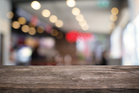 空木制桌 在抽象模糊的CO背景前产品柜台桌子广告店铺硬木食物购物中心建筑商业背景图片