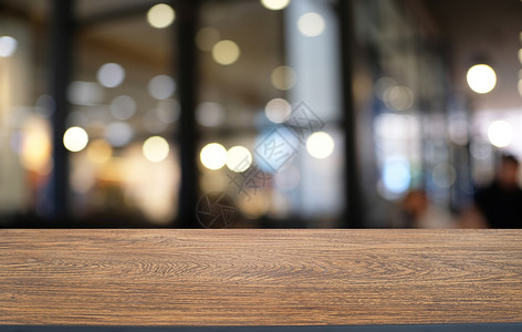 在抽象模糊bokeh背面的空暗黑木桌前g商业咖啡店柜台木板食物咖啡展示房间架子产品背景图片