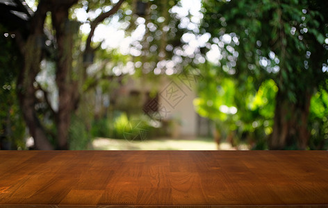 在抽象模糊bokeh背面的空暗黑木桌前g展示木头背景剪辑食物桌子木板房间酒吧桌面背景图片