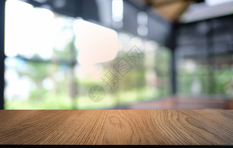 在抽象模糊bokeh背面的空暗黑木桌前g酒吧街道背景木头市场场景咖啡店城市柜台剪辑背景图片