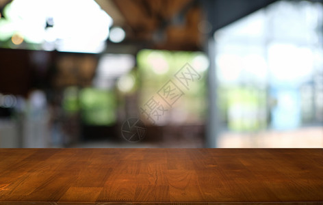 在抽象模糊bokeh背面的空暗黑木桌前g柜台店铺旅行咖啡剪辑闲暇桌面派对台面木头背景图片