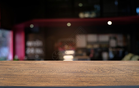 在抽象模糊bokeh背面的空暗黑木桌前g剪辑旅行场景桌子展示咖啡店食物店铺酒吧产品背景图片