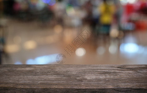 在抽象模糊bokeh背面的空暗黑木桌前g桌面产品木板剪辑木头展示桌子咖啡店厨房店铺背景图片
