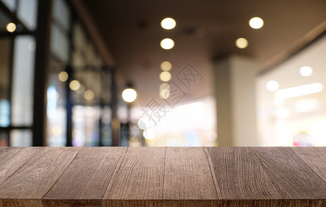 在抽象模糊bokeh背面的空暗黑木桌前g店铺咖啡咖啡店木板木头桌面餐厅旅行剪辑派对背景图片