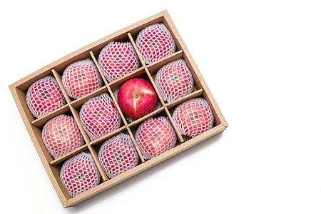 纸箱中的红苹果防震饮食销售市场红色生产纸盒水果白色包装背景图片