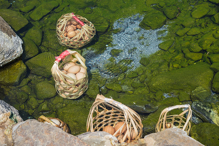 温泉煮鸡蛋 在泰国出差旅行公园活动卫生商业池塘岩石蒸汽石头食物地球背景