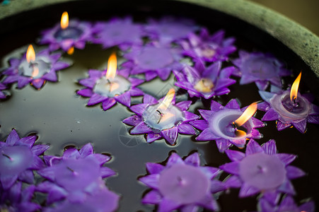 水盆风格和花蜡 宗教佛教文化漂浮造型师盆地蜡烛传统背景图片