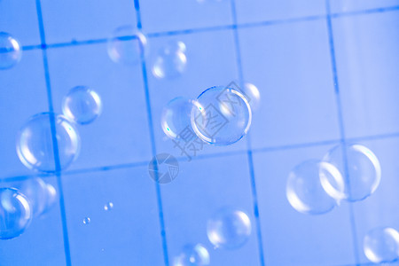 空气中吹泡肥皂泡沫自由圆圈脆弱性阳光童年气泡乐趣享受飞行背景图片