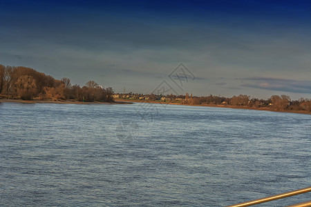 施派尔莱茵河视图支撑海岸线天空城市灌木丛船运蓝色异化过滤树木背景