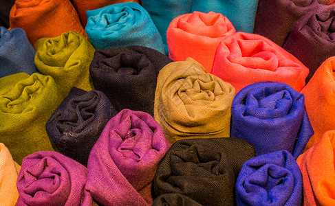 各种颜色和类型的织物示例纺织品家具裁缝面料店铺材料棉布缝纫背景图片
