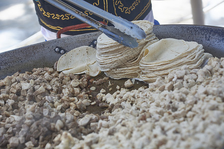准备玉米饼墨西哥玉米高清图片