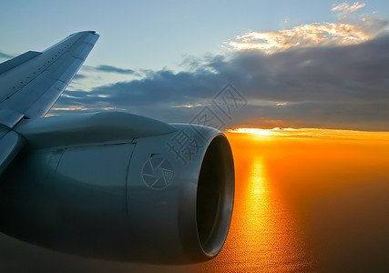 飞机飞行期间客机窗外的风景座位窗户天线旅游力量乘客速度旅行商业航空公司图片