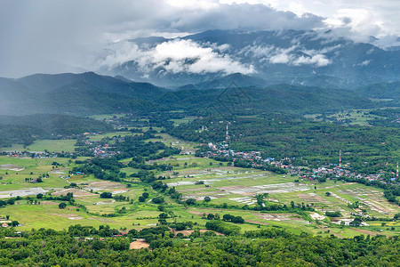 南邦枯燥山绿林背景