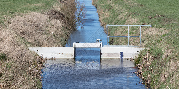 荷兰的水资源管理高度水库白色流动障碍溪流溢洪道建造水路贮存背景图片