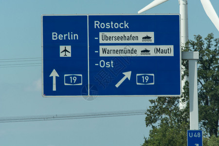 德国吕贝克德国的自动邮号通道极限栏杆运输方向标城际建筑交通汉堡旅行背景