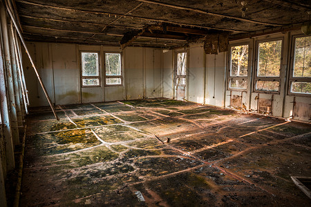 废弃建筑中被毁坏的房间 Urbex位置高清图片