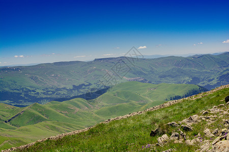 土耳其高原山岳的景象美丽悬崖草地场景顶峰天空蓝色旅行岩石塌方背景