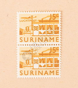 苏里南1970年CIRCA 苏里南印刷的印章邮票打印空邮爱好邮资空气收藏历史性酒厂工厂背景图片