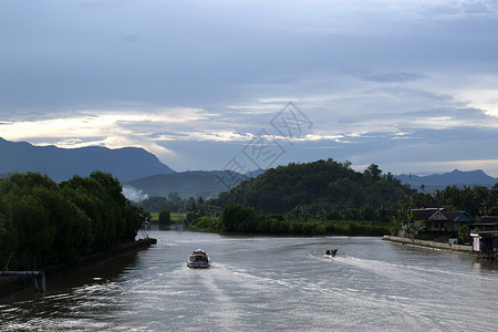 南江卡拉贾河森林公园旅行河口树木沙龙天空岩石池塘场景背景