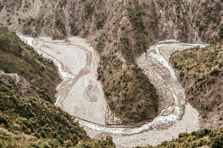 林峰光芒四射喜马拉雅大U型山谷 陡峭笔直 恒河冲刷而成的底部呈V字形 它是由冰川沿着山坡向下移动形成的天然冰川山谷背景