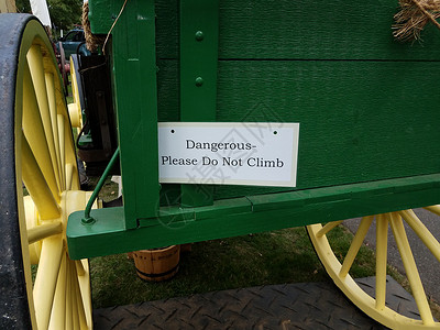请不要在绿色舞台车上 登上标志高清图片