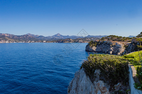 俯视马尔弗拉特海洋保护区的悬崖景象高清图片