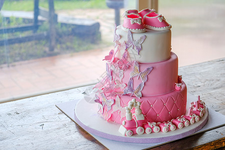 鞋大鞋小素材一个小女婴生日 庆祝洗礼—— 粉红甘蔗糖层蛋糕设计没有人可以做背景