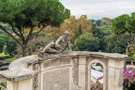 罗马塞利蒙塔纳宫花园雕像高清图片