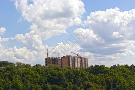云云天空建筑多云房子天气建筑学城市云那季节白色背景图片