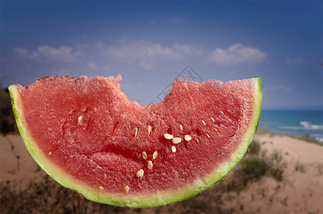 合上西瓜雨伞清新夏季西瓜浆果果汁家庭食物季节雨伞种子绿色水果红色背景