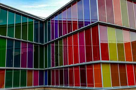 卡斯蒂利亚莱昂MUSAC卡斯蒂利亚利奥当代艺术博物馆白色黄色蓝色线条绿色建筑学文化音乐紫色玻璃背景