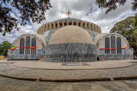 埃塞俄比亚阿克苏姆锡安圣母会教堂旅游传统遗产建筑学圣地圆顶吸引力大教堂宗教女士背景图片