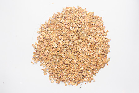 颗粒胶片的谷物片片 在白背上被孤立的花粉营养杏仁小麦燕麦白色纤维粮食小吃食物麦片背景图片