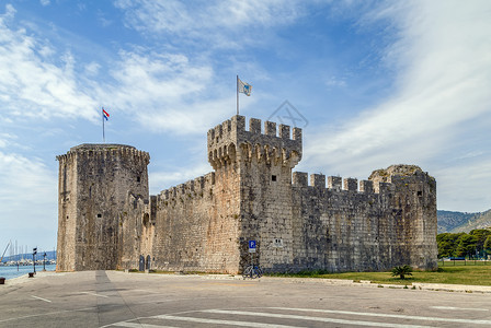 菲达尔戈克罗地亚特罗吉尔卡梅伦戈城堡旅行城市旅游堡垒石头天空建筑学旗帜遗产蓝色背景