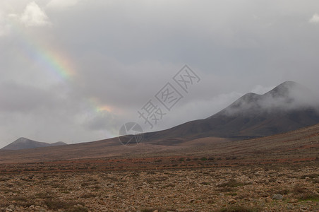 彩虹首脑薄雾平原坐骑山峰岛屿场景迷雾顶峰爬坡背景图片