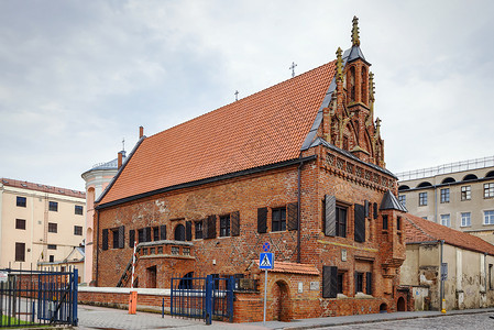 库佩尔纳立陶宛考纳斯佩库那斯之家旅游地标房子装饰品旅行建筑学红色城市背景