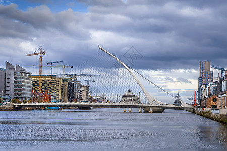 塞缪尔贝克特桥桥 爱尔兰都柏林建筑学建筑基础设施天空城市地标竖琴蓝色建造旅行背景