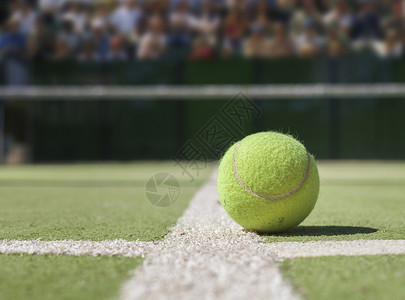 网球场打网球 关门背景图片