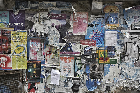 八边形琴器西雅图墙上的破旧音乐会海报背景
