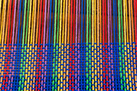 具有彩虹色和多样性的梳织机地毯彩虹工厂手工纤维针织编织同志织机纺织品背景图片