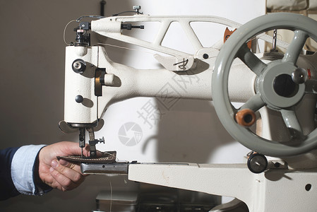 缝制皮革宏观腰带工艺手提包制作者制造业材料机器工具女士背景图片