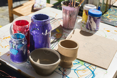 油漆和涂装设备艺术家艺术品画家调色板爱好木头盒子工具工艺杯子背景图片