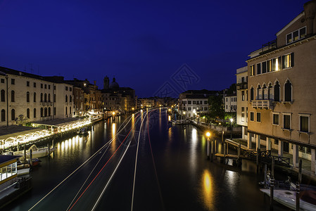 夜里威尼斯文化历史性游客地标反思缆车日落运河蓝色旅行背景图片