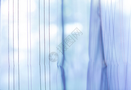 紫色透明窗帘背景蕾丝装饰百叶窗海浪纺织品阳光折叠材料白色蓝色背景图片