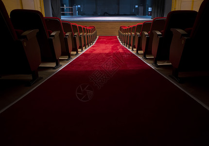 剧院和歌剧的座位红色夜生活音乐会民众乐队戏剧场景房间椅子大厅背景图片