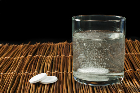 水溶性阿司匹林药品药片治疗液体混合物气泡疼痛溪流药理预防背景图片
