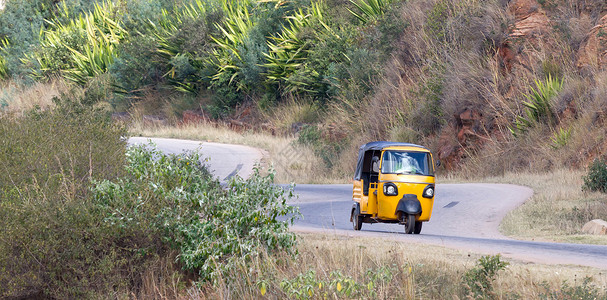 什刹莫马达加斯加的Tuktuk出租车背景