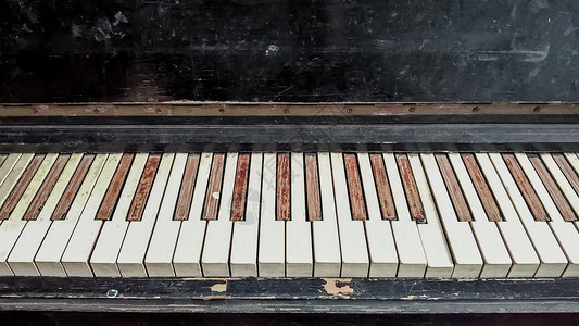 旧的破旧钢琴键背景图片